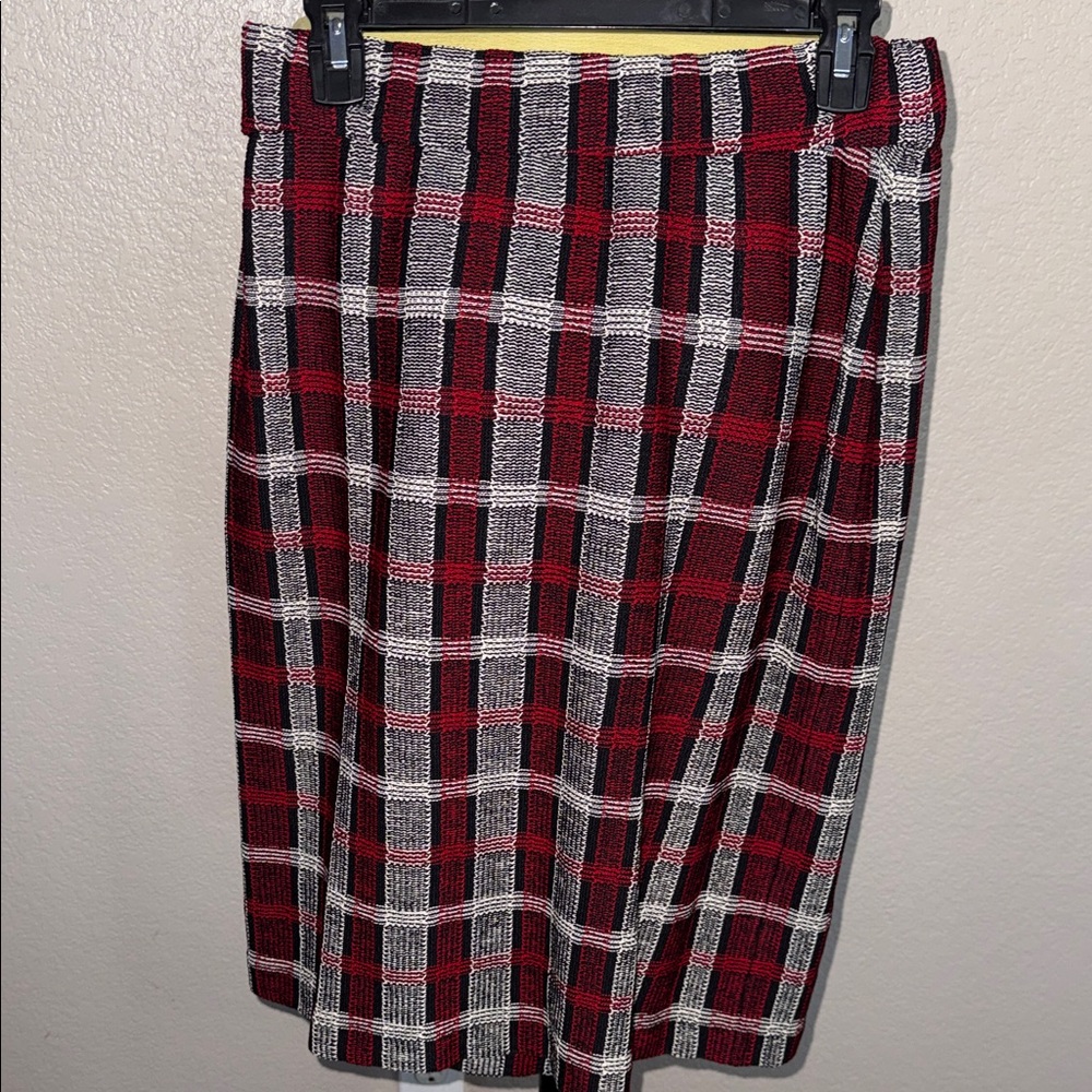 St. John Plaid Knit Pull On Skirt - Red/Black/White - size 8